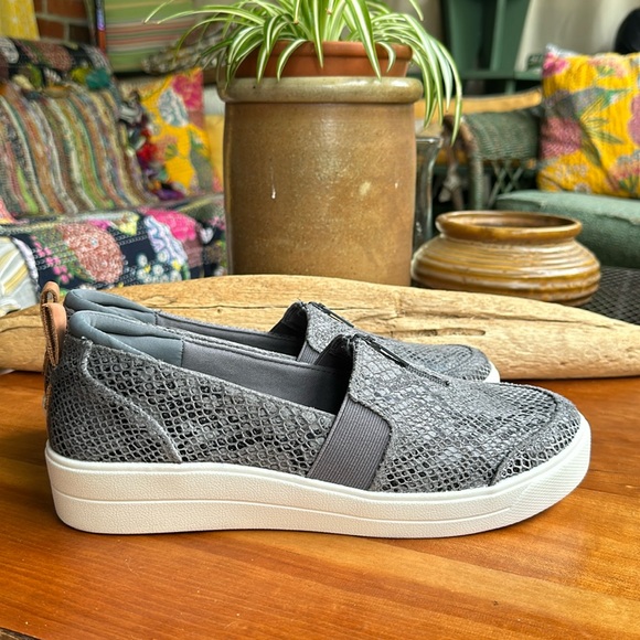 Ryka Vivvi slip-on sneaker gray snake embossed. Size 10 - Picture 4 of 9